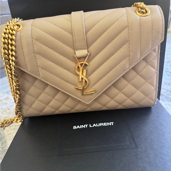 ENVELOPE MEDIUM IN QUILTED GRAIN DE POUDRE EMBOSSED LEATHER
DARK BEIGE - Picture 4 of 10